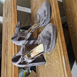 Hot Tomato Chunky  Brown Crush Velvet Pumps